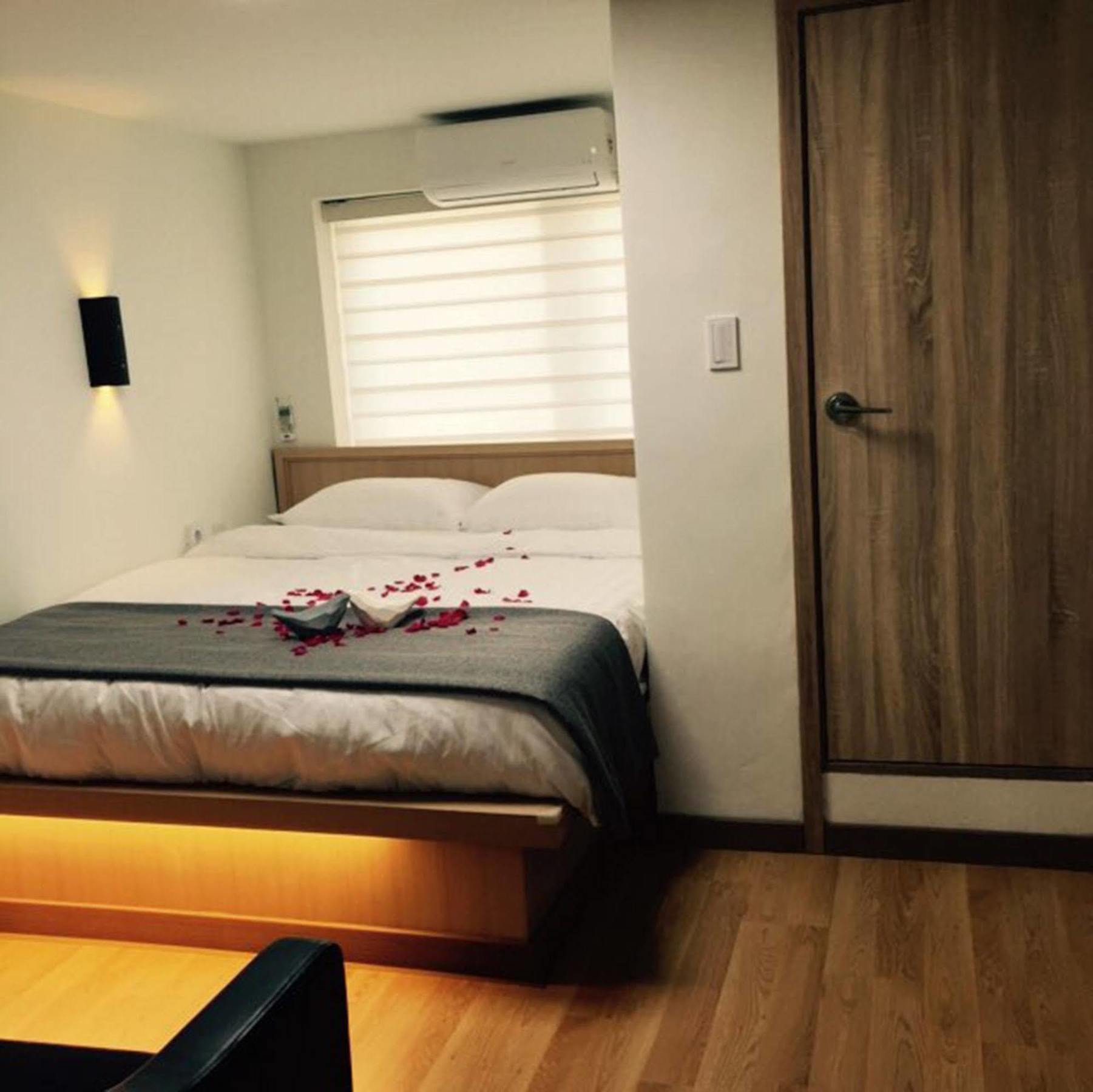 Woo Guest House Seoul Bagian luar foto